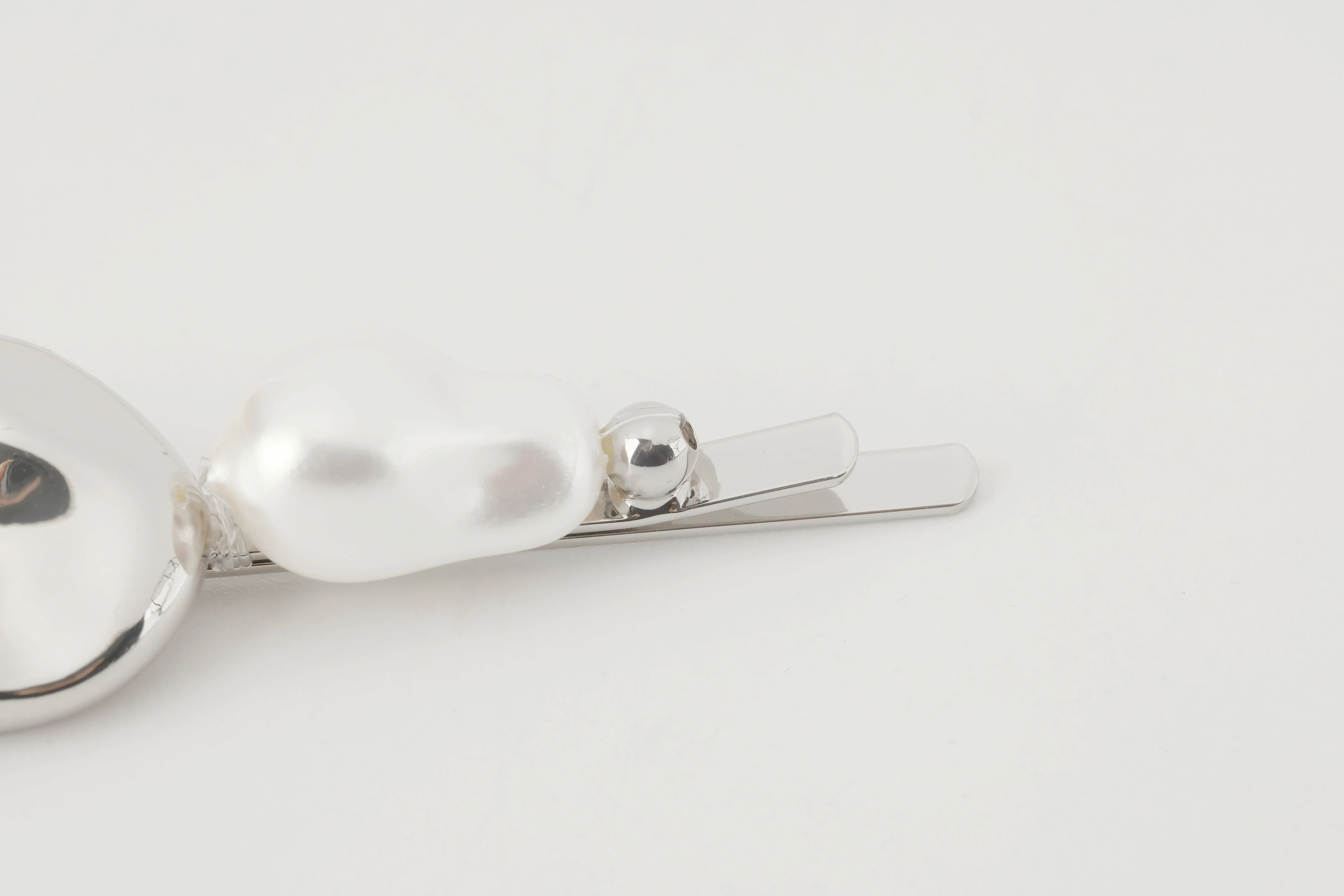 Glamour Distort Hairclip Set With Faux Pearl
