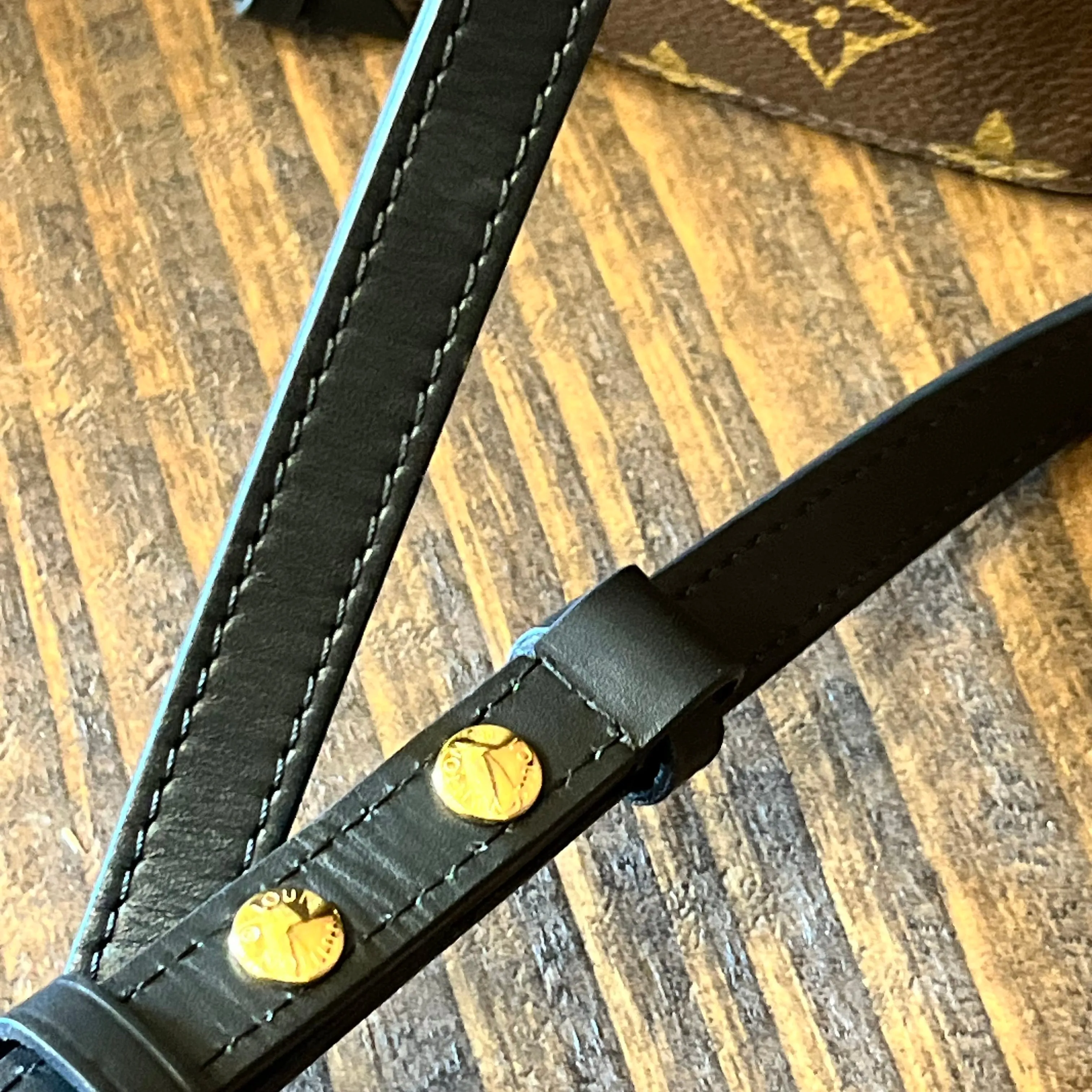 LOUIS VUITTON Neo Noe MM Noir Monogram Canvas Bucket Bag