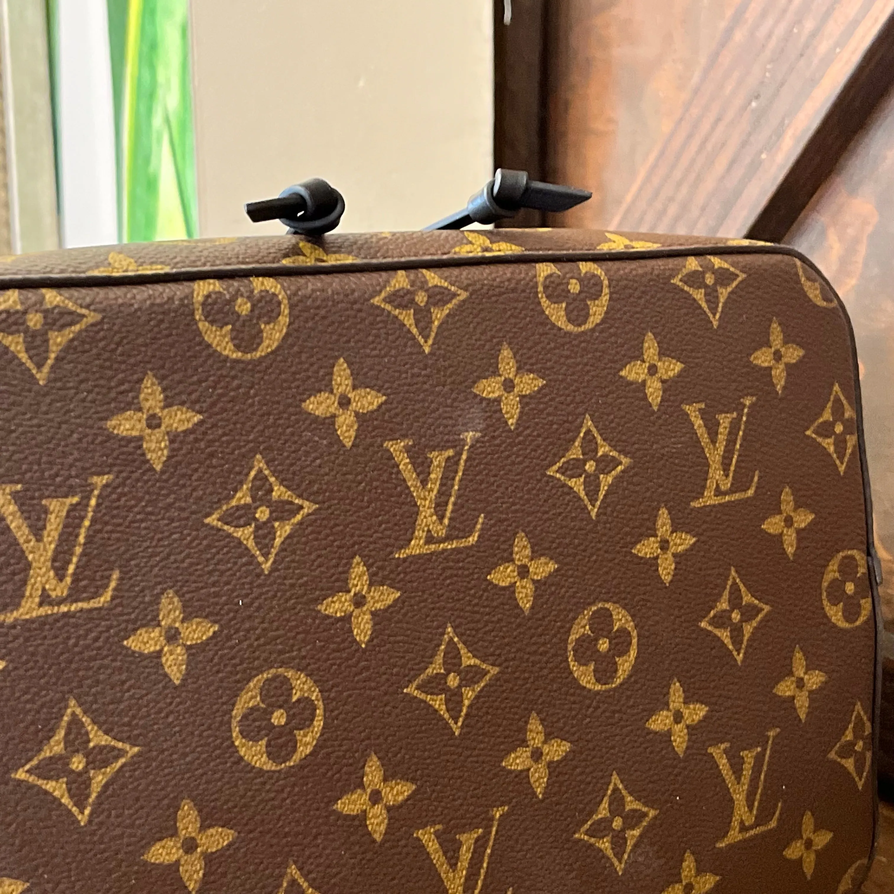 LOUIS VUITTON Neo Noe MM Noir Monogram Canvas Bucket Bag