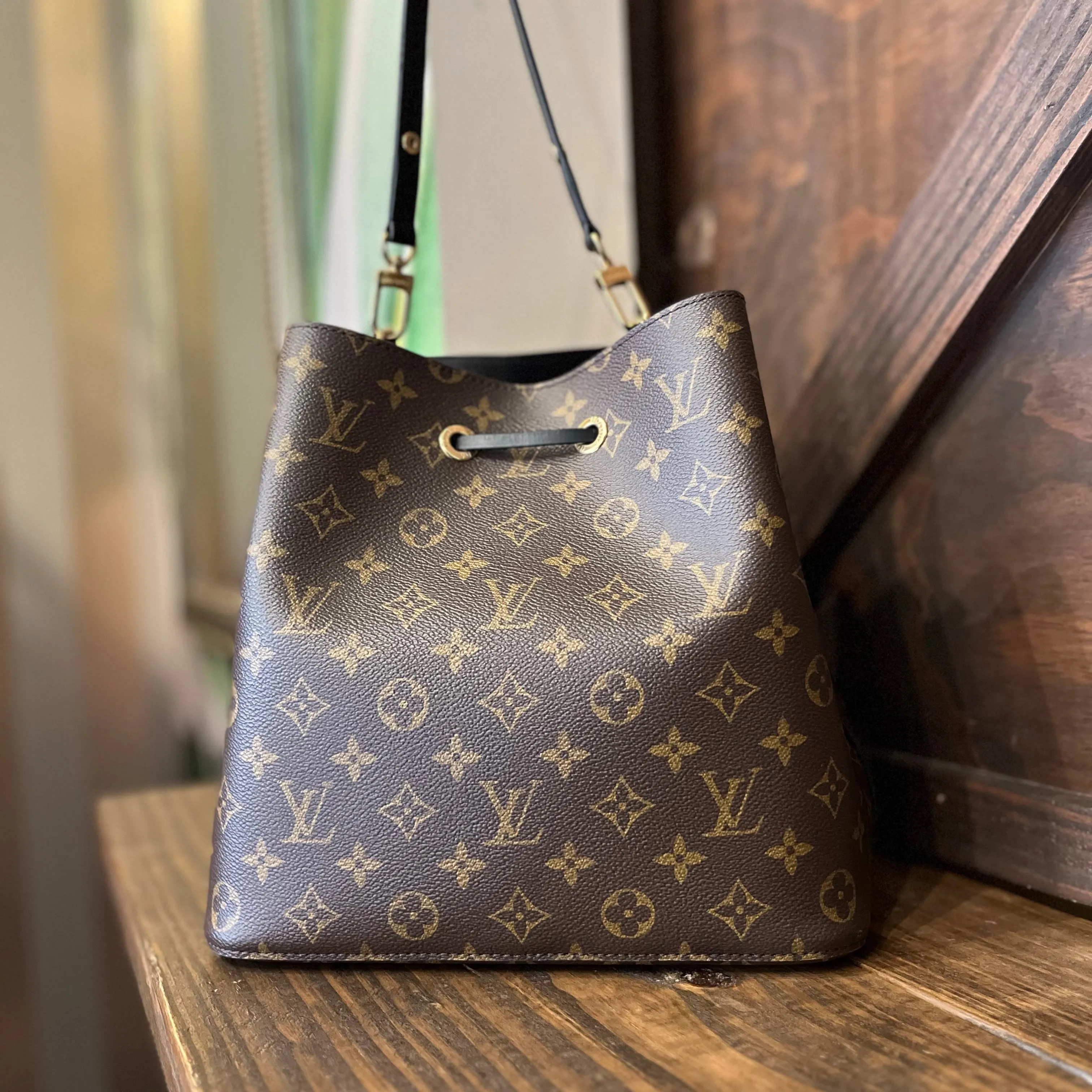 LOUIS VUITTON Neo Noe MM Noir Monogram Canvas Bucket Bag