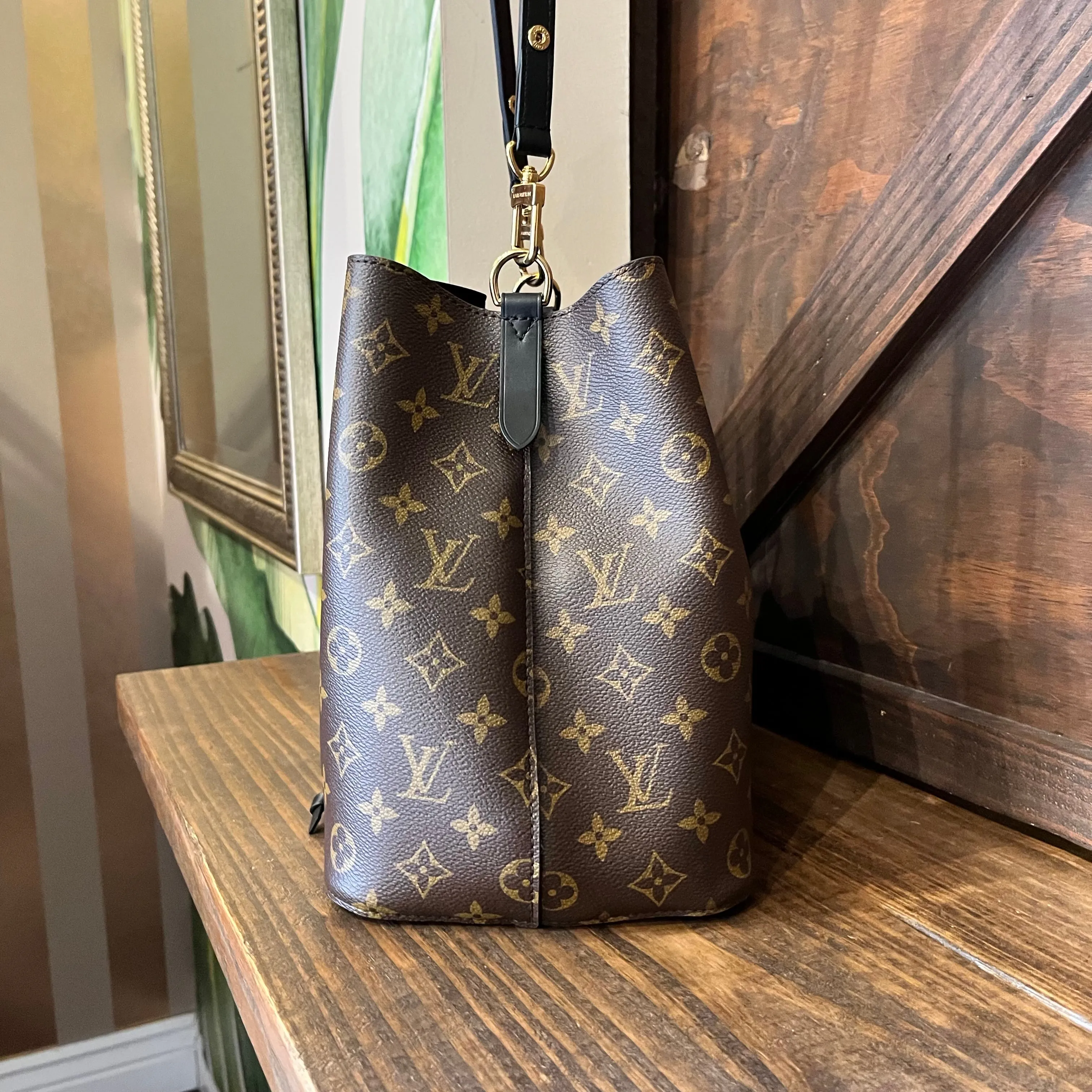 LOUIS VUITTON Neo Noe MM Noir Monogram Canvas Bucket Bag