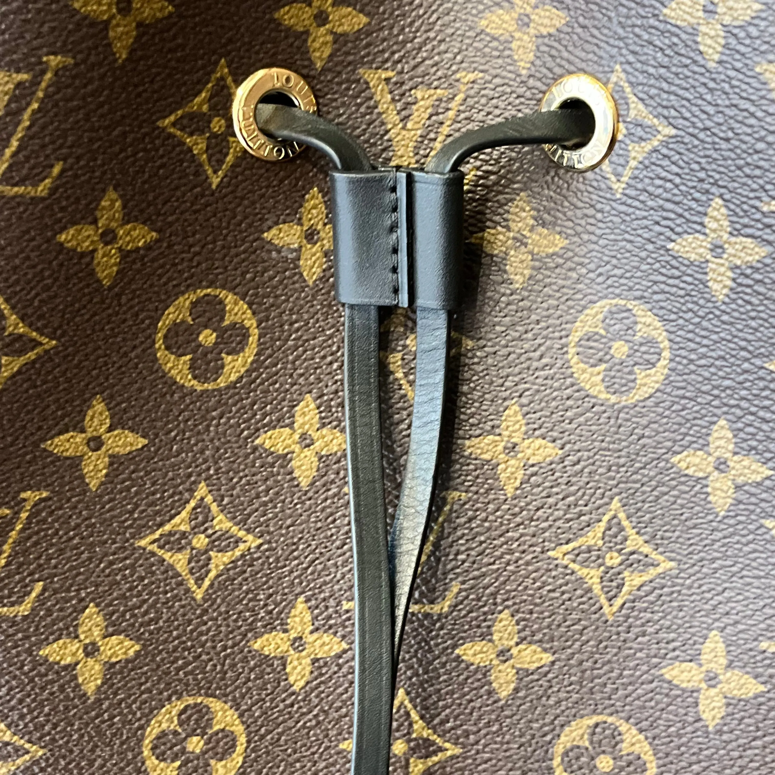LOUIS VUITTON Neo Noe MM Noir Monogram Canvas Bucket Bag