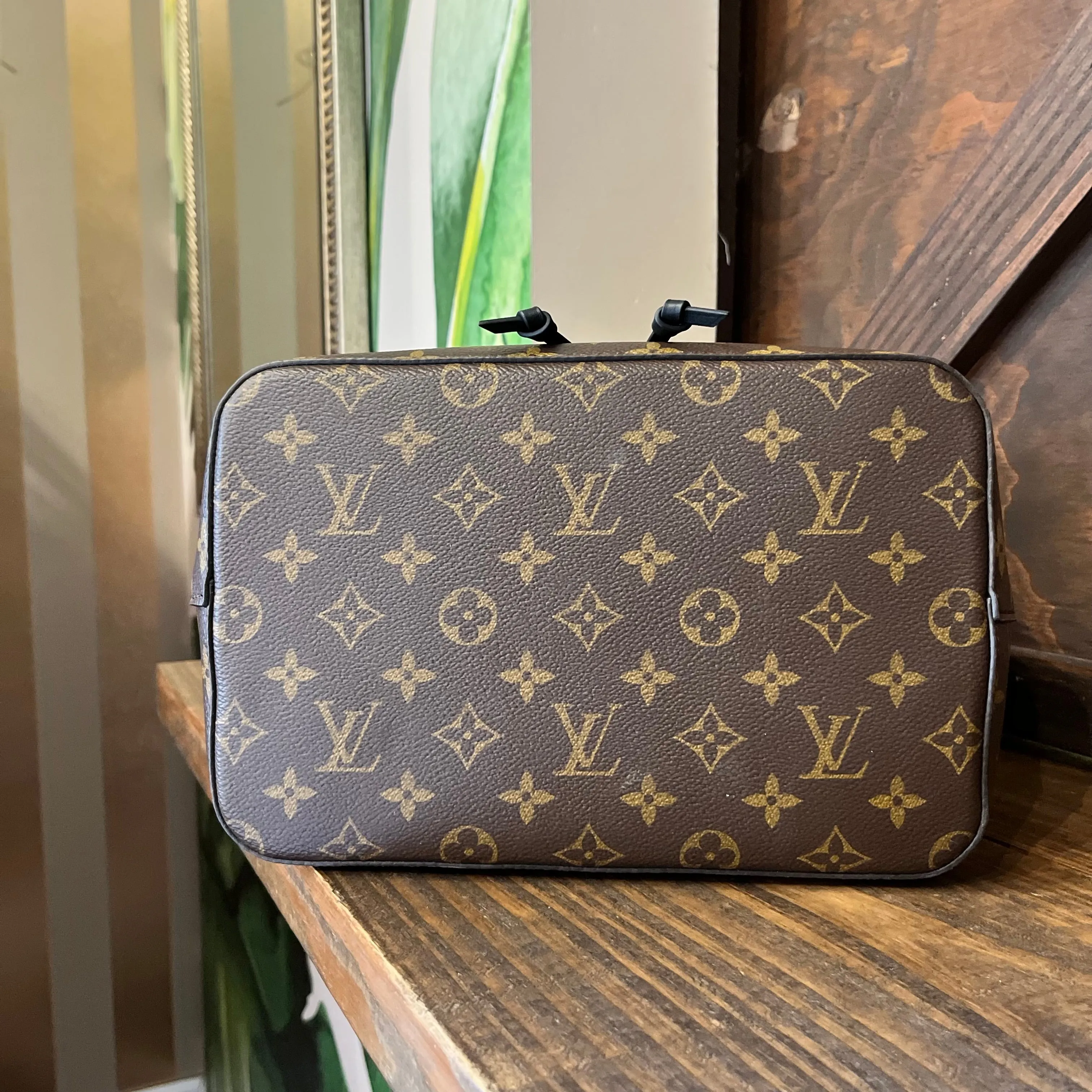 LOUIS VUITTON Neo Noe MM Noir Monogram Canvas Bucket Bag